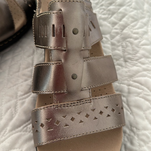 Clark’s ultimate comfort collection W Lexi. Qwin. Pewter metallic Sandle - Picture 4 of 5